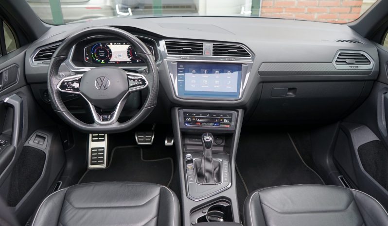 Volkswagen Tiguan 1.4 TSI eHybrid R-Line Business|Black pack| 245pk|Plugin-hybrid|Grote Scherm|Volleer|Elektrische stoelen| Head-up| 20″ wielen| Stuurverwarming|Stoelverwarming|Dodehoek detectie| Panoramadak vol