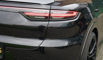 Porsche Cayenne Coupe E-Hybrid Coupe|Platinum|Sportdesign|Softclose|HUD|StoelVentilatie|Stuurverwarming|Stoelverwarming voor en achter| vol