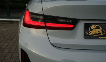 BMW 3-serie 330e M-Sport LaserLight|Navi|Camera|NardoGrey|Sfeerverlichting|Adaptieve Cruisecontrol|Head-up display vol